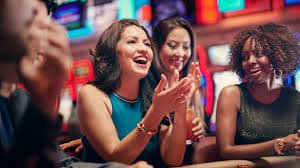 Tampilan dashboard viavip5 menampilkan berbagai permainan slot termasuk Wild Bandito dengan opsi turnamen mingguan